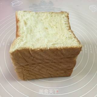 吐司玫瑰花的做法步骤：1