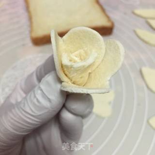 吐司玫瑰花的做法步骤：6