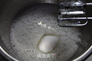 颠覆烘焙神话无油减糖戚风的做法步骤：7