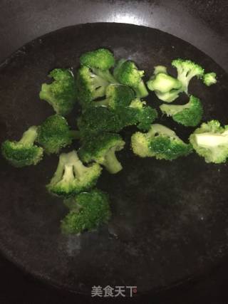 美味三文鱼蔬菜沙拉的做法步骤：11