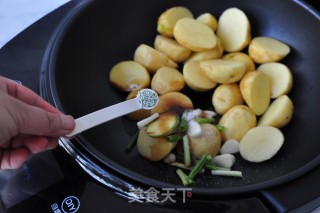 红烧土豆的做法步骤：8