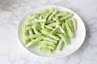 干煸四季豆的做法步骤：3