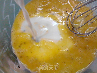 青椒香肠菠萝蜜核咸蛋糕的做法步骤：6