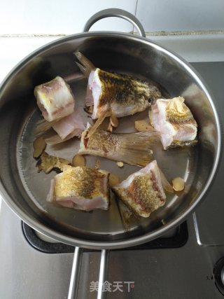 鲻鱼豆腐汤的做法步骤：2