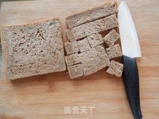 杂粮面包鸡蛋沙拉的做法步骤：1