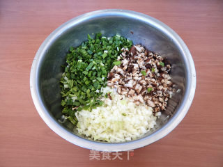 海米韭菜馅锅贴的做法步骤：6