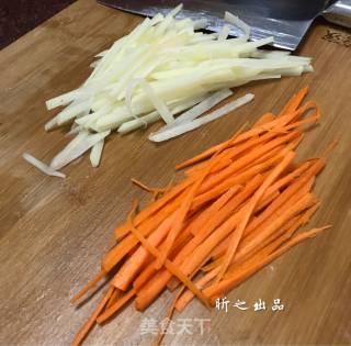 土豆丝炒肉丝的做法步骤：2