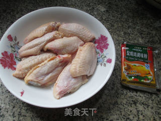 盐焗中翅的做法步骤：1