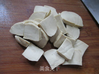 蒜薹炒小素鸡的做法步骤：2