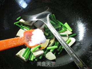 蒜薹炒小素鸡的做法步骤：6