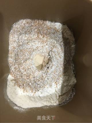 高纤枸杞乳酪蜜豆软欧包的做法步骤：1