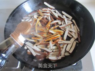 红椒韭菜炒香干的做法步骤：4