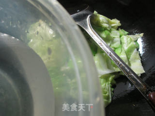 花生米羊尾笋炒圆白菜的做法步骤：4