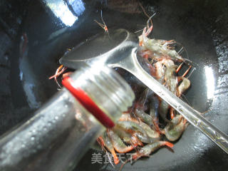 鸡蛋干炒河虾的做法步骤：3