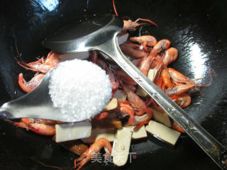 鸡蛋干炒河虾的做法步骤：8