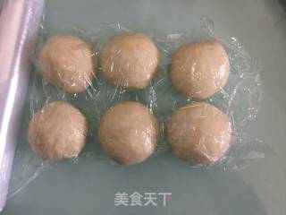 德国碱水面包普雷结的做法步骤：2