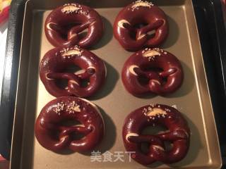 德国碱水面包普雷结的做法步骤：14