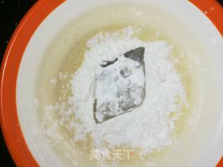椒盐带鱼的做法步骤：2