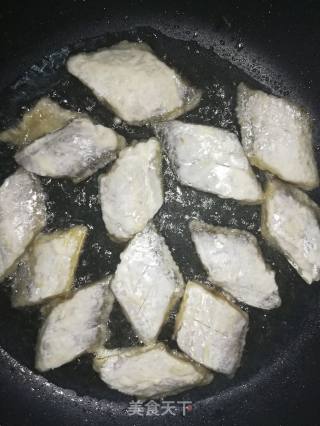 椒盐带鱼的做法步骤：4
