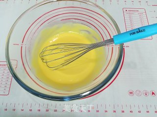 戚风蛋糕卷的做法步骤：6