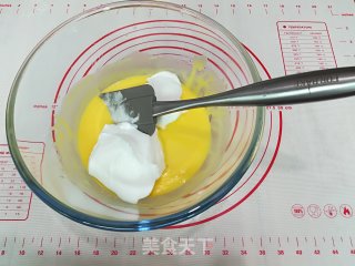 戚风蛋糕卷的做法步骤：10
