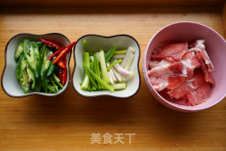 农家土猪炒鸡蛋的做法步骤：2