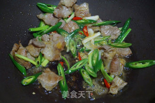 农家土猪炒鸡蛋的做法步骤：6