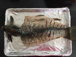 香辣孜然烤鱼的做法步骤：6