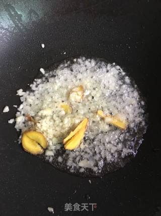 蒜蓉小龙虾的做法步骤：2