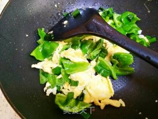 青椒炒鸡蛋的做法步骤：4