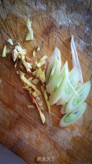 菜心炒豆干的做法步骤：3