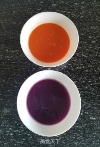 彩色玫瑰花煎饺的做法步骤：2