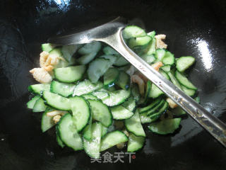 韭菜炒青瓜的做法步骤：2