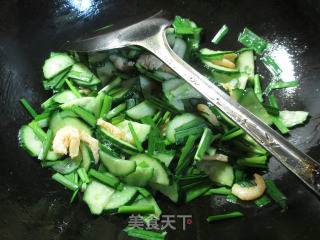 韭菜炒青瓜的做法步骤：3