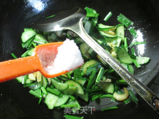 韭菜炒青瓜的做法步骤：5