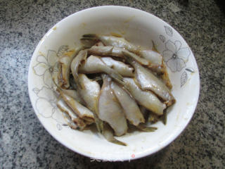 盐焗小橡皮鱼的做法步骤：3