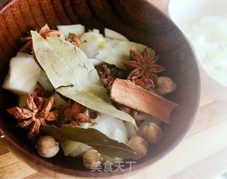红汁牛肉土豆面的做法步骤：3