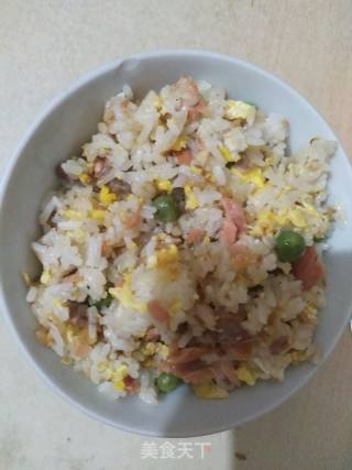 三文鱼蛋炒饭的做法步骤：1