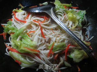 双丝牛心菜炒面的做法步骤：4