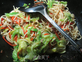 双丝牛心菜炒面的做法步骤：7