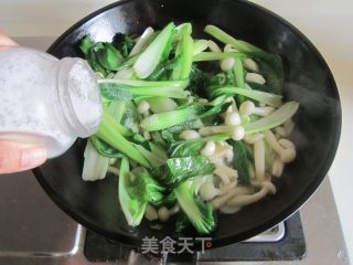 白玉菇炒小白菜的做法步骤：6