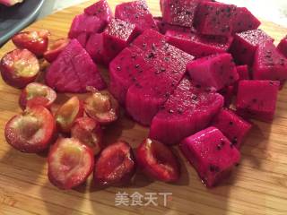 火龙果樱桃苏打水的做法步骤：2