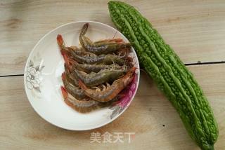鲜虾苦瓜盅的做法步骤：1