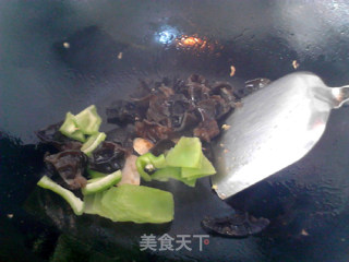 木耳鸡蛋炒百合的做法步骤：11