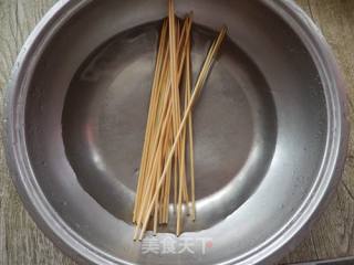 香烤豆皮卷韭菜的做法步骤：3
