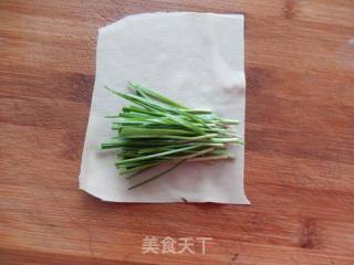 香烤豆皮卷韭菜的做法步骤：4