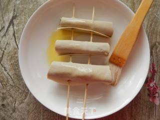 香烤豆皮卷韭菜的做法步骤：6