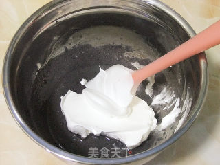 龙猫黑米戚风的做法步骤：4