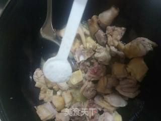 海鲜菇土鸡汤的做法步骤：5