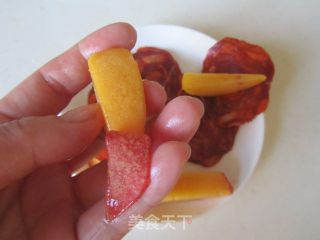 黄金馒头片配火腿蜜桃生菜卷的做法步骤：4